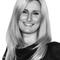 <p><strong>Anna Pańczyk - CEO Grey Group</strong></p>

<p>Stanowisko w Grey Group objęła w lutym 2015 roku i zaczęła od gruntownej przebudowy agencji. Wprowadziła nowy model biznesowy oparty na pracy zintegrowanych, multidyscyplinarnych zespoł&oacute;w. Dzięki tym zmianom w 2016 roku agencji udało się utrzymać wszystkich klient&oacute;w i zdobyć wielu nowych &ndash; m.in. Pepco, Empik, Carlsberg/Kasztelan.&nbsp;<br />
Agencja coraz częściej pracuje z klientami jako hub, realizując projekty na zagraniczne rynki; m.in. dla GlaxoSmithKline została hubem dla marki Corega w CEE, a dla Pepco pracuje w regionie CEE. Już za czas&oacute;w Pańczyk Grey otworzyła biuro w Poznaniu, uruchomiono też dział mediowy.<br />
Przed dołączeniem do Greya Anna Pańczyk przez siedem lat zarządzała agencją Change Integrated (obecnie Change Serviceplan), pełniąc funkcję CEO i prezesa zarządu; wcześniej przez ponad dziewięć lat była związana z Saatchi &amp; Saatchi (obecnie Saatchi &amp; Saatchi IS), gdzie była deputy managing directorem.<br />
&nbsp;</p>
