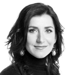 <p><strong>Małgorzata Sokolik, dyrektorka marketingu CEE Zalando</strong></p>

<p>Liderka, kt&oacute;ra z wyjątkową precyzją łączy myślenie strategiczne z głębokim zrozumieniem zachowań konsumenckich. Swoje doświadczenie budowała m.in. w Play oraz Orange Polska, by następnie rozwijać marketing Zalando &ndash; najpierw w Polsce, a dziś w całym regionie Europy Środkowo-Wschodniej.</p>

<p>Nominowana za wyjątkową dojrzałość strategiczną oraz nowatorskie podejście do komunikacji, kt&oacute;re redefiniuje spos&oacute;b myślenia o marketingu w e-commerce. Pod jej kierownictwem marka odchodzi od jednego, uniwersalnego przekazu na rzecz precyzyjnie dopasowanych komunikat&oacute;w osadzonych w konkretnych kontekstach zakupowych &ndash; odpowiadających miejscu, momentowi i emocjom konsumenta.</p>
