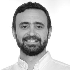 <p><strong>Łukasz Gumowski, creative &amp; strategy partner, Plej</strong></p>

<p>Absolwent prawa UW i Executive MBA PW, od ponad 20 lat buduje Plej jako multidyscyplinarną organizację specjalizującą się w reklamie, technologii i eventach. Jako wiceprezes zarządu odpowiada za kreację, strategię i rozw&oacute;j kluczowych relacji z klientami. Pod jego kierownictwem Plej przekształciła się z trzyosobowego start-upu w 170-osobową organizację obsługującą najważniejsze marki w Polsce. Pod jego przyw&oacute;dztwem agencja rozwija się r&oacute;wnież w kierunku odpowiedzialności społecznej &ndash; w 2024 roku zdobyła platynowy status certyfikacji EcoVadis, plasując się w ścisłej czoł&oacute;wce 1 proc. najlepiej ocenianych przedsiębiorstw na świecie, oraz dołączyła do inicjatywy SBT.</p>

<p>Agencja otrzymała wiele prestiżowych nagr&oacute;d międzynarodowych, w tym The Webby Awards 2022, Eventex Awards, YouTube Works Awards i MP Power Awards. W 2024 roku Plej znalazła się w TOP 10 najlepszych agencji eventowych na świecie według Eventex Index.</p>

<p>Łukasz Gumowski był jurorem w kilku edycjach konkursu Effie. Od dw&oacute;ch lat aktywnie wsp&oacute;łtworzy grupę roboczą AI przy SAR, przyczyniając się do integracji nowych technologii w procesach komunikacji. Jest ekspertem w zakresie wykorzystania sztucznej inteligencji w event marketingu.</p>
